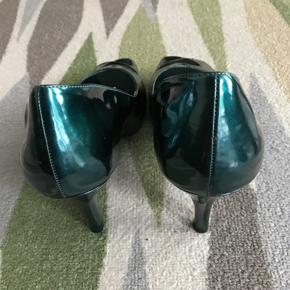 Beautiful Emerald Peep Toes! - Picture 3 of 6